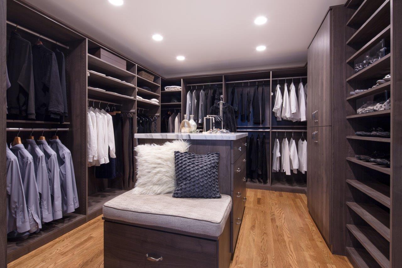 Luxury walk-in closet design ideas